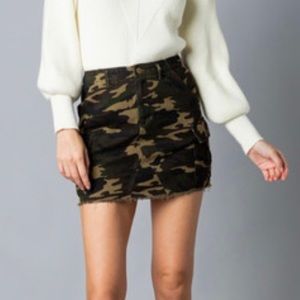 Mini camo skirt